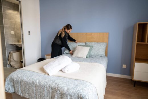 La Qualité du Ménage en Location Courte Durée : Le Secret d&#8217;une Conciergerie qui Cartonne
